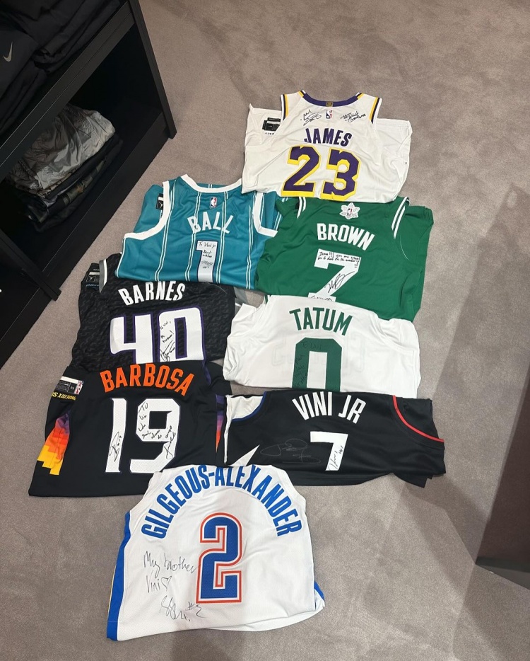 曬曬進的貨維尼修斯秀此次NBA行收獲：詹姆斯&雙探花等球衣