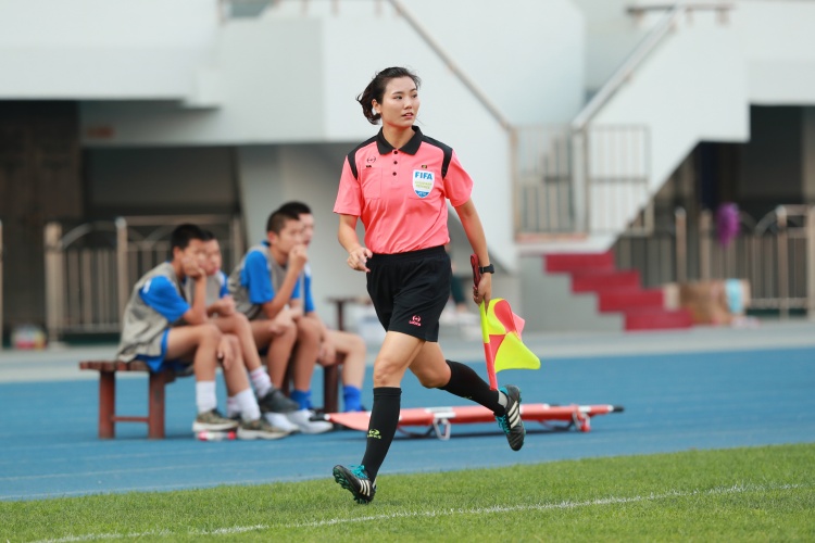 中超首位女裁判！謝麗君：馬寧給我很大的鼓舞、鼓勵(lì)、支持和幫助